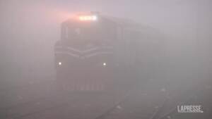 Pakistan, inquinamento alle stelle a Lahore: città avvolta dallo smog
