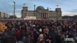 Germania, almeno 100mila persone a Berlino contro AfD ed estrema destra