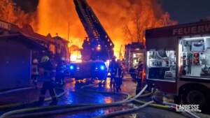 Germania, incendio in parco divertimenti: evacuate 200 persone