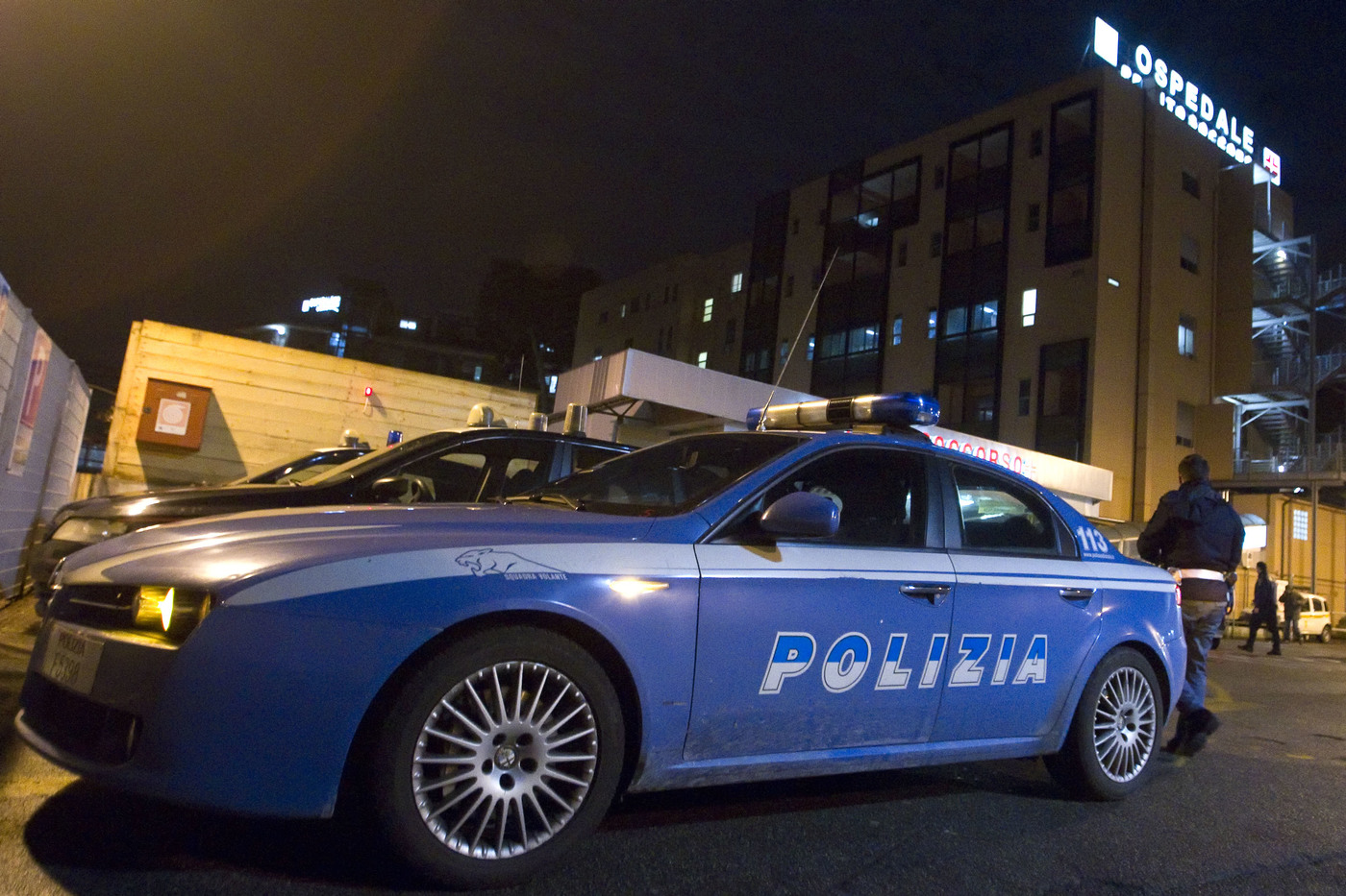 Roma, rissa tra bande minorenni: 16enne accoltellato alla gola