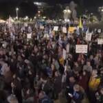 Israele, in migliaia a Tel Aviv chiedono dimissioni Netanyahu