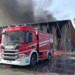 Monza, incendio in capannone industriale a Cavenago