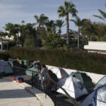 Israele, le famiglie degli ostaggi piantano tende davanti a casa di Netanyahu