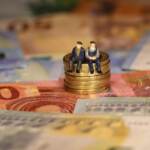 Pensioni, aumentano i requisiti: dal 2027 serviranno 43 anni e un mese di contributi