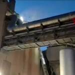 Riccione, esplosioni in inceneritore: almeno 3 feriti. Il video dei vigili del fuoco