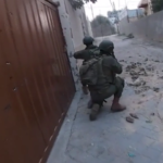 Gaza, soldati israeliani in azione a Khan Younis