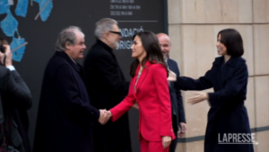 Spagna, la regina Letizia visita il museo Fondazione Sorigue a Lleida