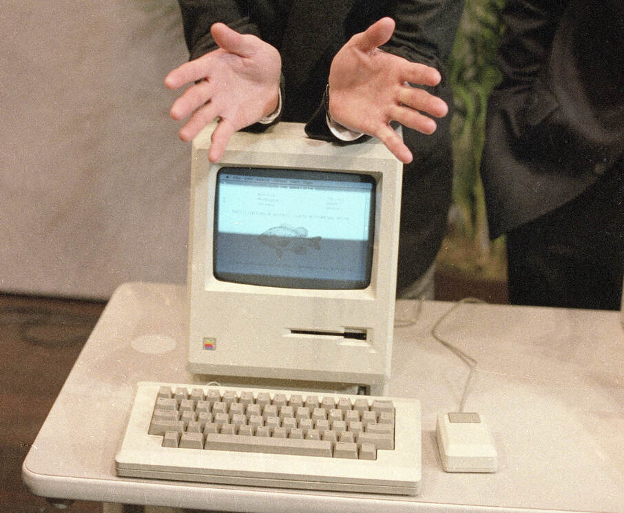 Apple, 40 anni fa Steve Jobs lanciava il primo “Mac”