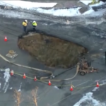 Usa, enorme voragine si apre in una strada del New Jersey