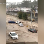 Usa, fiumi di fango trascinano via le auto a San Diego