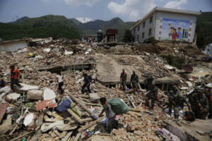 Cina, almeno 30 le vittime della frana nello Yunnan