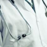 Sanità, firmato il contratto dei medici: aumenti di 150 euro al mese