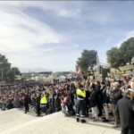 Funerali Gigi Riva, una folla immensa accoglie il feretro