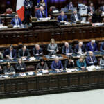 Governo, Meloni alla Camera per il question time: duello con Conte e Schlein su Patto e sanità