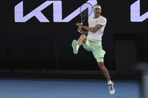 Australian Open, Zverev vola in semifinale: eliminato Alcaraz