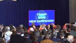 Usa, i supporter di Trump festeggiano la vittoria alle primarie in New Hampshire