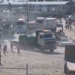 Medioriente, camion di aiuti umanitari entrano a Gaza attraverso Rafah