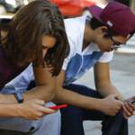 Florida, il disegno di legge: niente social per gli under-16 (anche con il consenso dei genitori)