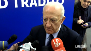 Autonomia, De Luca: “Non tireremo dalla giacchetta Mattarella”