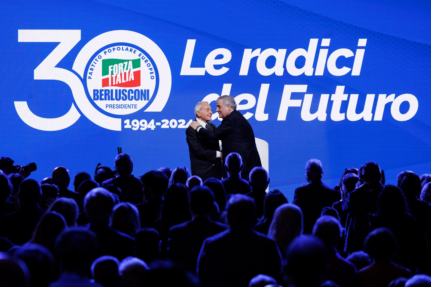 Forza Italia, 30 anni da ‘discesa in campo’ Berlusconi. Tajani: “Determinati ad andare avanti”