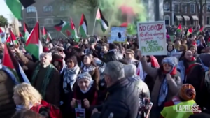 Medioriente, manifestazione pro Palestina fuori dalla Corte dell’Aja