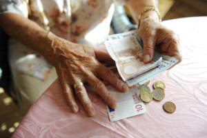Assistenza anziani, prestazione 1000 euro a circa 25mila soggetti