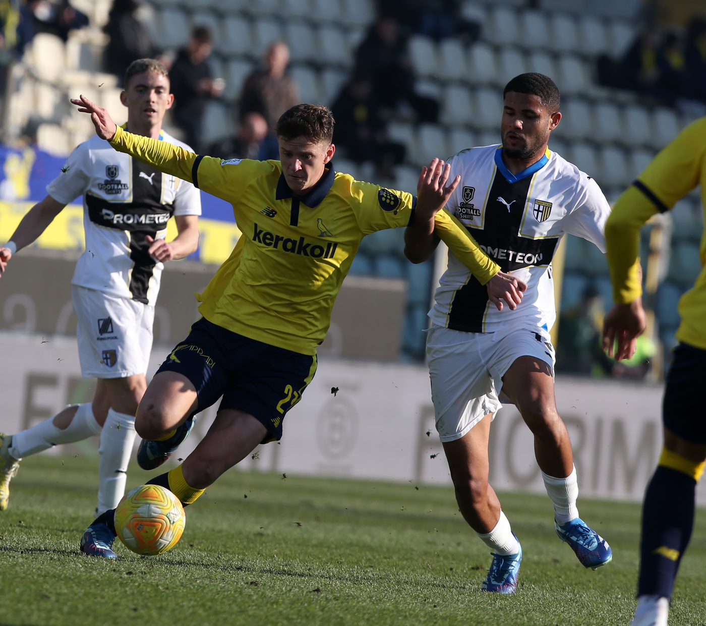 Serie B, il Parma cade a Modena. Vincono Cremonese e Venezia