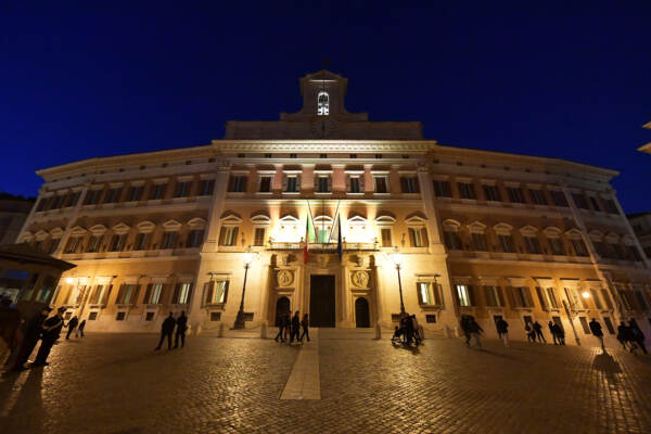 Giorno della Memoria, il Parlamento si illumina di giallo