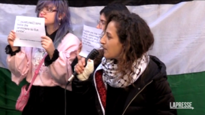 Napoli, manifestanti pro Palestina sfidano il divieto Piantedosi