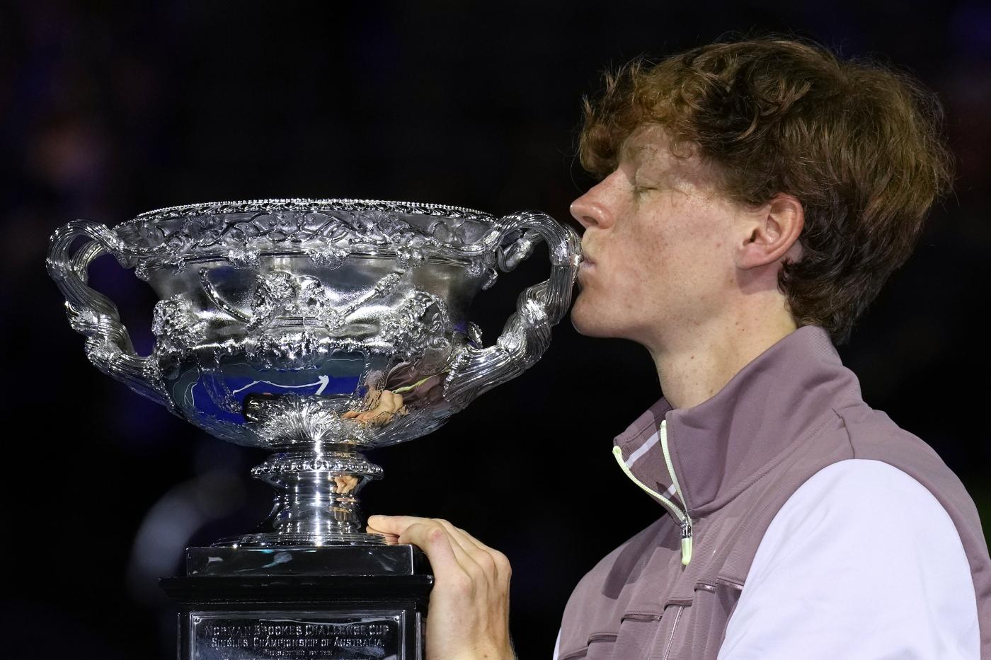 Australian Open, Sinner è campione Slam: “Auguro a tutti di avere dei genitori come i miei”