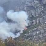 Incendio nella riserva naturale di Tygerberg a Città del Capo