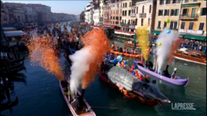 Venezia, nuvole di coriandoli e palloncini aprono ufficialmente il Carnevale