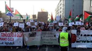 Milano, corteo per la Palestina: “Grazie al divieto avete parlato di noi per due giorni”