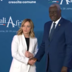 Italia-Africa, Meloni riceve Moussa Faki Mahamat e scherza: “È quello vero”