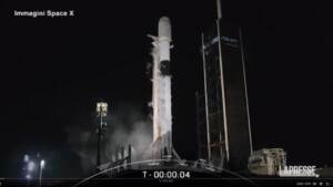 Space X, lanciati in orbita due razzi