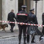 Roma, intervento degli artificieri per una valigia abbandonata in centro