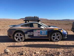 Pirelli, pneumatici per due Porsche iconiche: avventure estreme per deserto e ghiacci