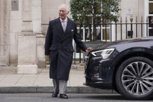 Regno Unito, Re Carlo lascia l’ospedale dopo l’intervento alla prostata