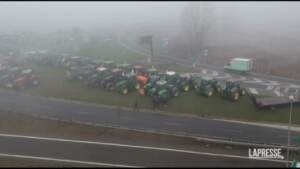Agricoltori in protesta a Milano: “Politica sbagliata e incompetente”