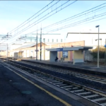 Brescia, treno travolge e uccide operaio 51enne: le immagini dalla stazione di Chiari