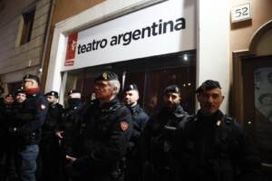 Teatro Roma, sit-in artisti davanti all’Argentina