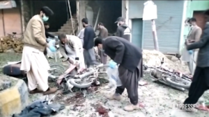 Pakistan, bomba a raduno partito Imran Khan: 4 morti