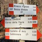 Trentino, svastiche su segnaletica sentieri: “Insulto a convivenza civile”