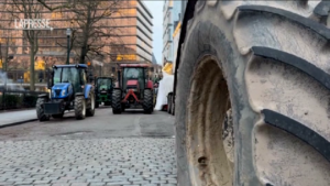Protesta agricoltori, blocchi in Francia e Belgio