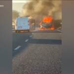Sassari, assalto a portavalori: le immagini di un mezzo dato alle fiamme