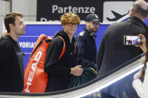 Tennis, Jannik Sinner arriva all’aeroporto Leonardo da Vinci a Fiumicino