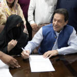 Pakistan, ex premier Khan e moglie condannati a 14 anni per corruzione
