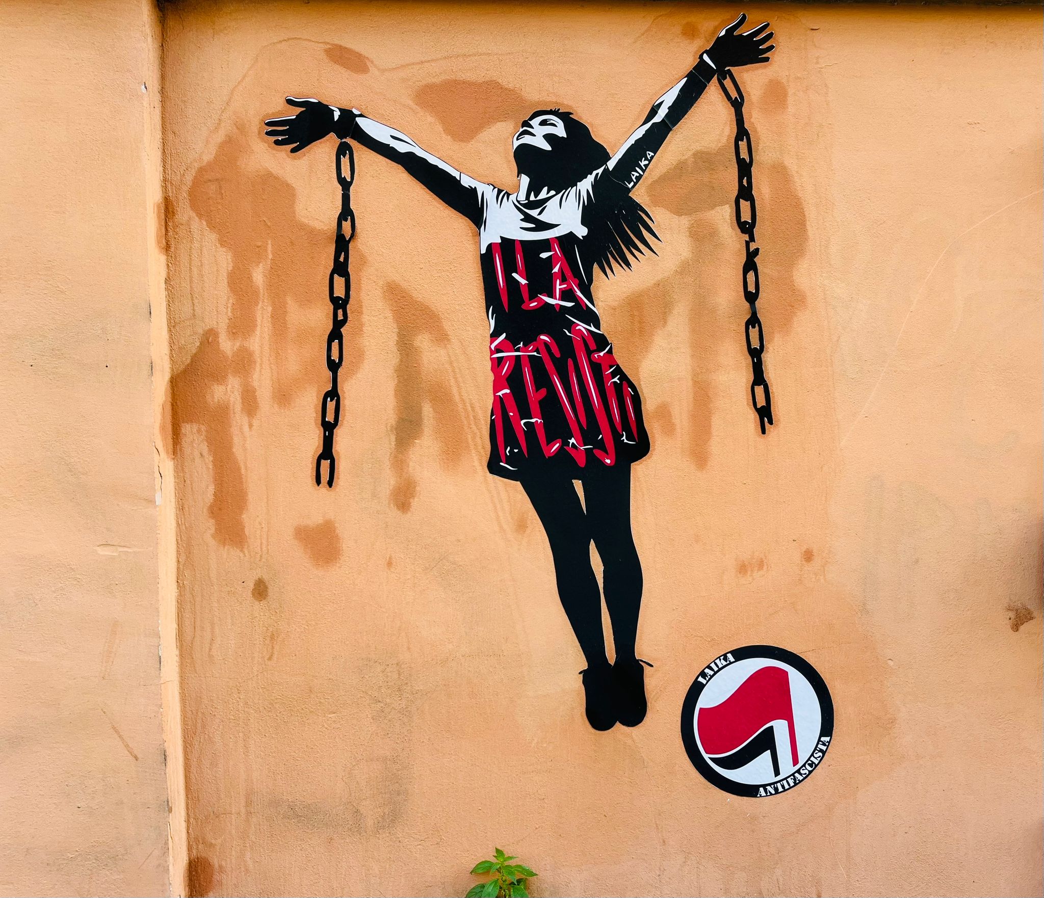 Caso Salis, il poster davanti ambasciata Ungheria: “Ila resisti” Caso Salis, il poster davanti ambasciata Ungheria: “Ila resisti”