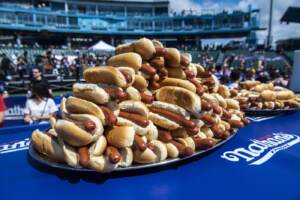 New York, La gara dei mangiatori di hot dog