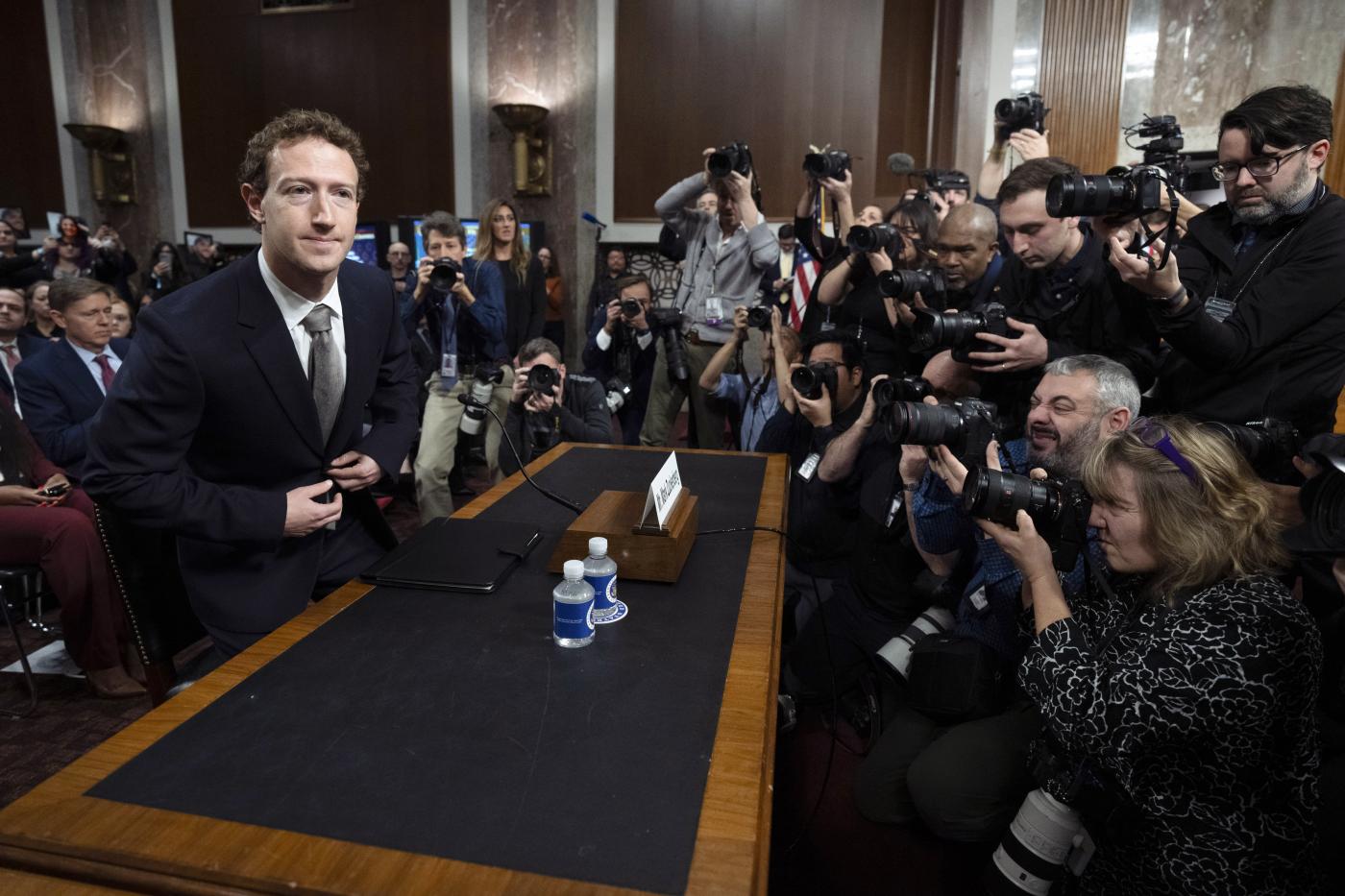Meta, Tiktok, X: social media sotto accusa su sicurezza minori. Zuckerberg testimonia